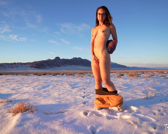 TabbyNoName aka tabbynoname OnlyFans - Nevada is BEAUTIFUL!!! Oh, and also cold as fuck right now! It was 25F out when