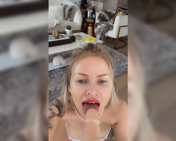 Layna boo vip aka layna.vip OnlyFans - RED LIPSTICK BLOWJOB ID#122 I give you a Sloppy and super hot blow job while