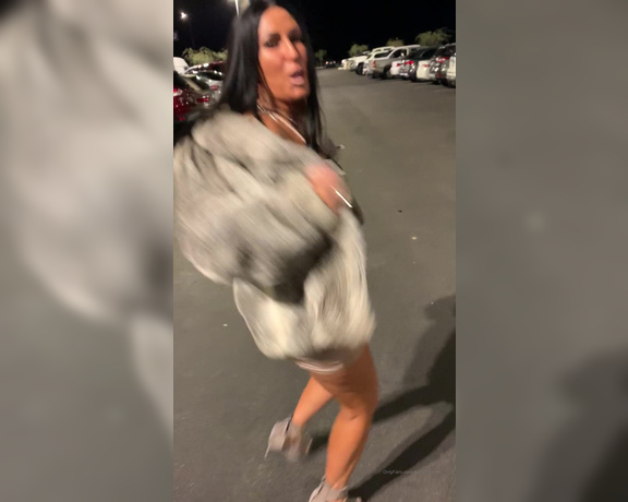 Miss Katie aka misskatielayna.vip OnlyFans - Walking through the casino parkin lot flashing and scared this guy he didn’t know how