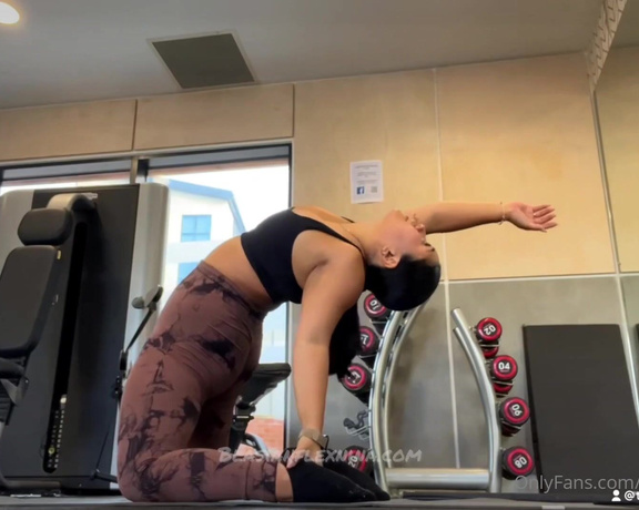 Onlyninalee aka onlyninalee OnlyFans - I did a deep stretch after working out and thought I would video it for you