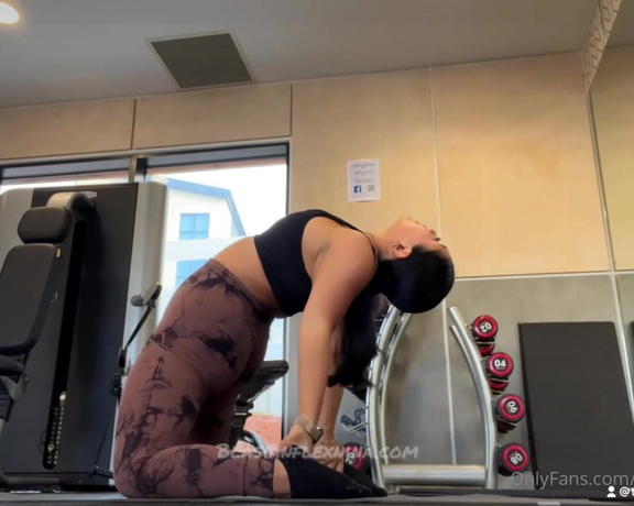 Onlyninalee aka onlyninalee OnlyFans - I did a deep stretch after working out and thought I would video it for you