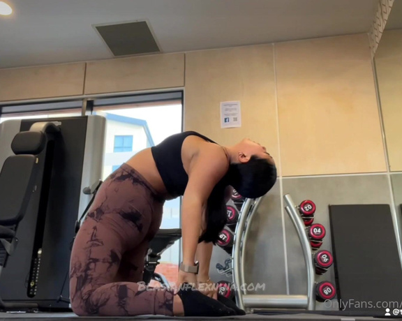 Onlyninalee aka onlyninalee OnlyFans - I did a deep stretch after working out and thought I would video it for you