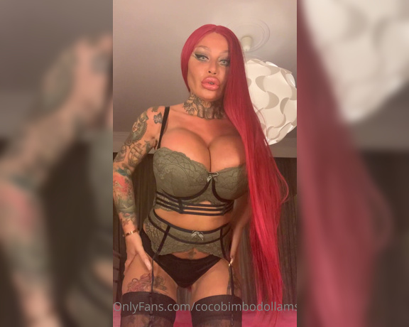 Coco Bimbodoll Amsterdam aka cocobimbodollamsterdam OnlyFans - Green red for this Sunday check your inbox for a hot video tonight in this outfit