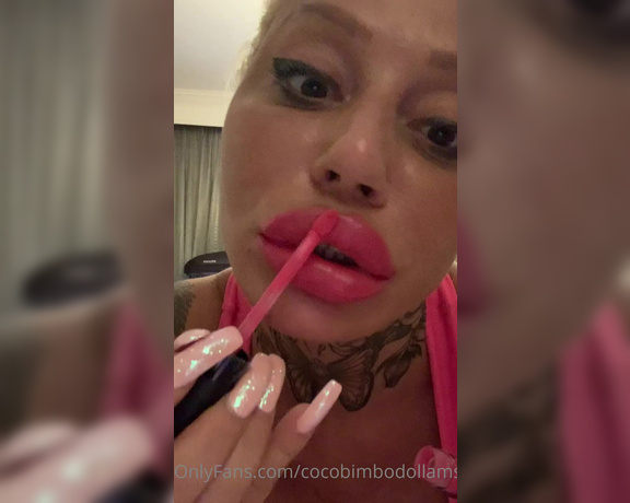 Coco Bimbodoll Amsterdam aka cocobimbodollamsterdam OnlyFans - Today a video for big lips lovers