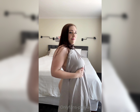 PeekatClaire aka peekatclaire OnlyFans - Let’s roll in the sheets