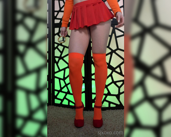 SJXoXo aka sjxoxo OnlyFans - Some TikTok style fun with Velma for all my loyal fanssupporters Front & rear highly requested)