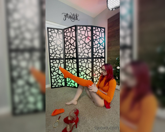 SJXoXo aka sjxoxo OnlyFans - Some TikTok style fun with Velma for all my loyal fanssupporters Front & rear highly requested)