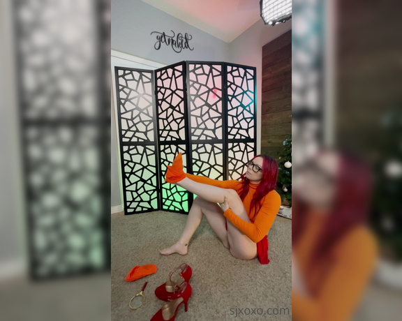 SJXoXo aka sjxoxo OnlyFans - Some TikTok style fun with Velma for all my loyal fanssupporters Front & rear highly requested)