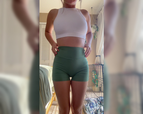 Fairy Julia aka fairyjulia OnlyFans - Also apparently when I left the tanning salon I put my shorts back on inside out