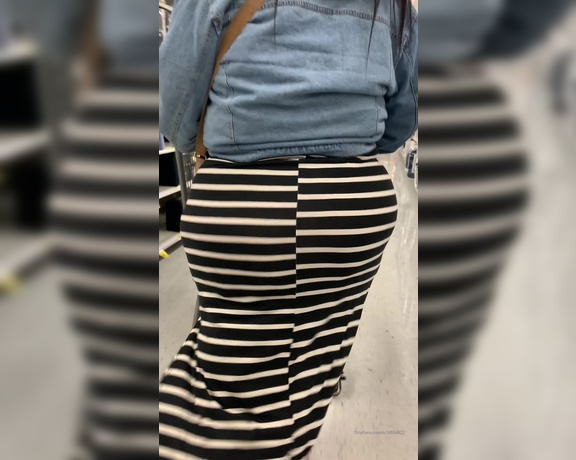 Thicksnoww aka thicksnoww OnlyFans - Naughty in Walmart hope nobody seen