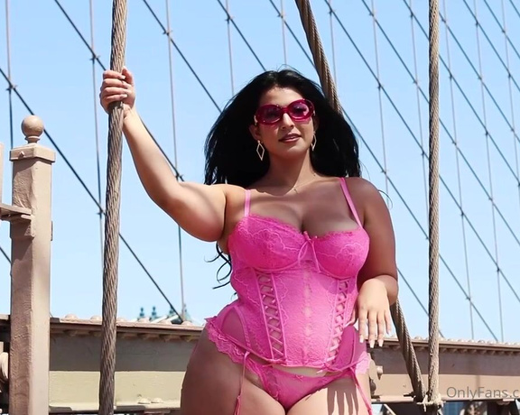 Claudia Rojas aka clauurojassvip OnlyFans - I took over the Brooklyn Bridge