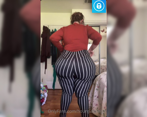 Hourglassleigh aka hourglassleigh OnlyFans - I love how stripes work with me, do y’all like em too Save the best for