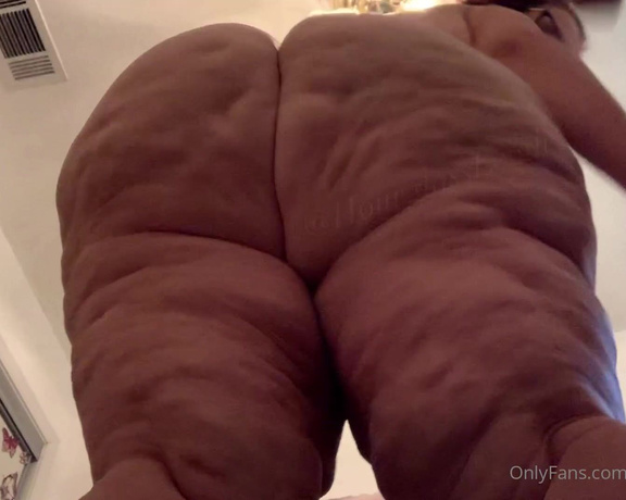 Hourglassleigh aka hourglassleigh OnlyFans - It’s a mess of vid but you get the idea Jiggle Fatty lipids Sloppy” glimpses