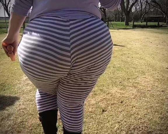 Hourglassleigh aka hourglassleigh OnlyFans - A short stroll in my striped PJs I’d love a walk naked AND sans children, but