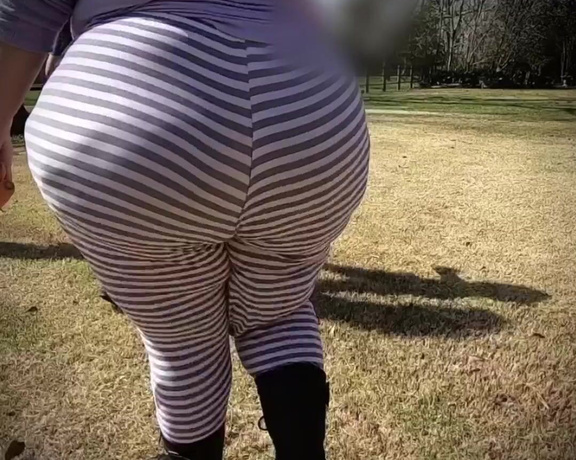 Hourglassleigh aka hourglassleigh OnlyFans - A short stroll in my striped PJs I’d love a walk naked AND sans children, but