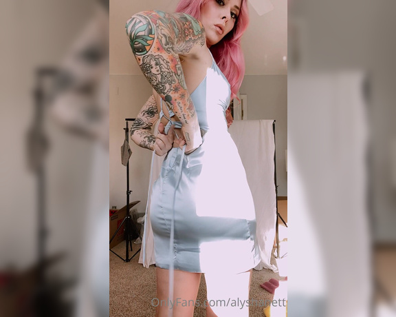 Alyshanett - I love this dress! complete with the nip slips XY (19.03.2021)