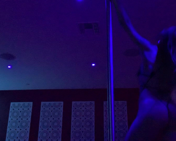 Sommerxbrooke - Took this video at the club I danced at when I was down in Phoenix  Should I start trave p (22.10.2019)