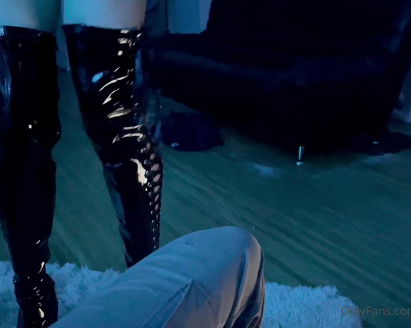 SkyHighSierra aka skyhighsierra OnlyFans - Strip club blowjob fantasy hope u guys like this one! my boots are sooo noisy