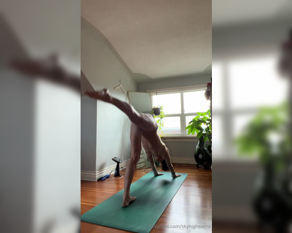 SkyHighSierra aka skyhighsierra OnlyFans - Peaceful naked yoga flow