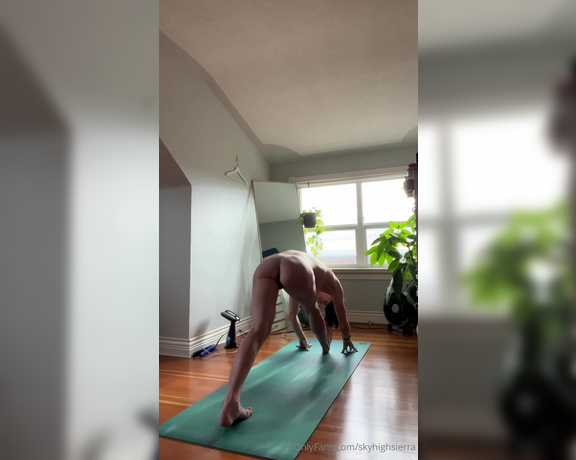 SkyHighSierra aka skyhighsierra OnlyFans - Peaceful naked yoga flow