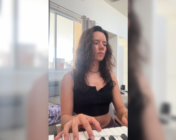 SkyHighSierra aka skyhighsierra OnlyFans - Piano practice I’ve been laying super low because I’m moving again, also working
