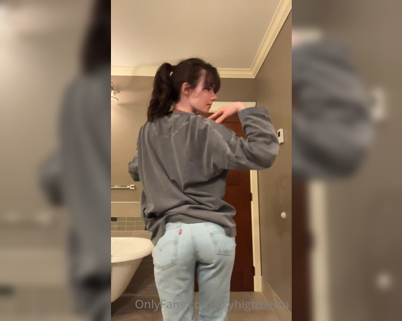 SkyHighSierra aka skyhighsierra OnlyFans - Stoned strip dances kinda used to be my thing swipe to watch the whole thing