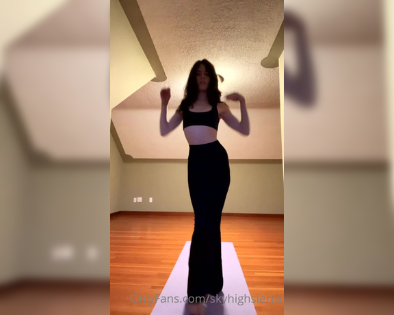 SkyHighSierra aka skyhighsierra OnlyFans - Yoga time