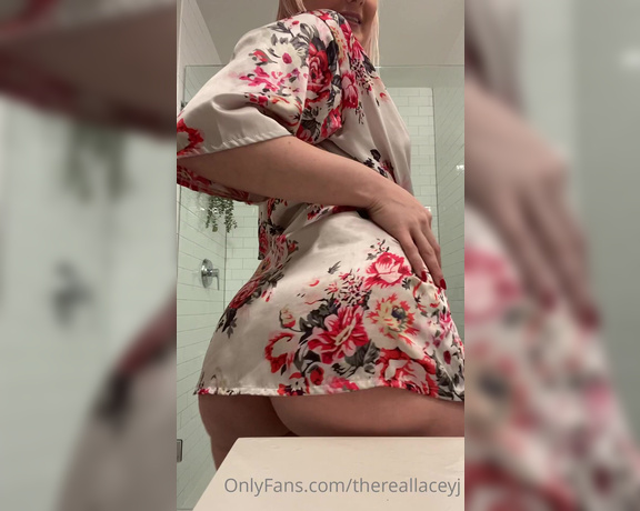 Lacey Jane aka thereallaceyj OnlyFans - Hey loves