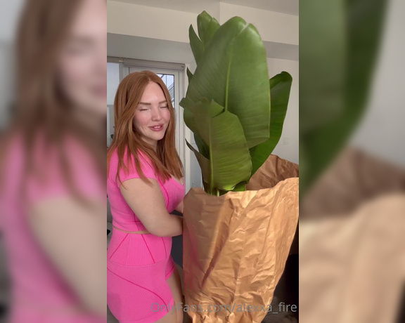 Alexxa Fire aka alexxa_fire OnlyFans - New plant who dis