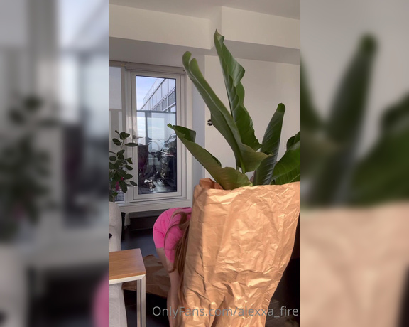 Alexxa Fire aka alexxa_fire OnlyFans - New plant who dis