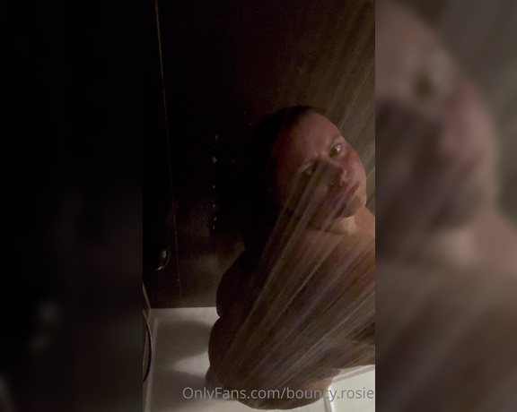 Bouncy Rosie aka bouncyrosie OnlyFans - Really small shower but i squeezed