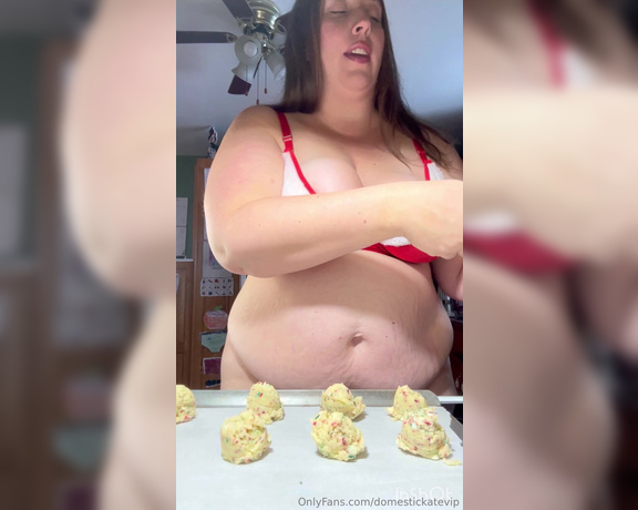 DomesticKateBusty aka domestickatevip OnlyFans - Bake with me! Recipe below White Chocolate peppermint cookies 4oz white chocolate chips 12