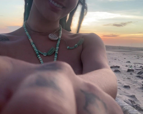 Dread Hot aka dreadhot OnlyFans - Sunset and boobs to wish you an amazing weekend