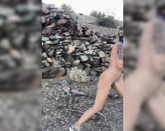 Kelly Stark aka thesoberk OnlyFans - Good morning!!! I barely made it but I participated in world naked hiking day yesterday