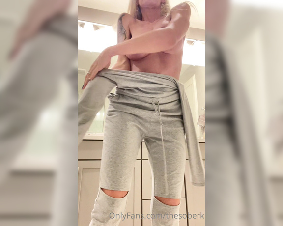 Kelly Stark aka thesoberk OnlyFans - Time for fat pants have you made the transition