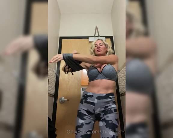 Kelly Stark aka thesoberk OnlyFans Video 5057