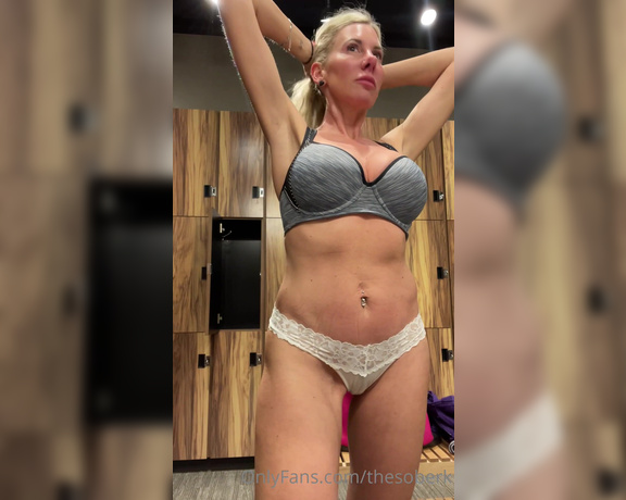 Kelly Stark aka thesoberk OnlyFans - After work yoga! Hope your Monday is wrapping up well