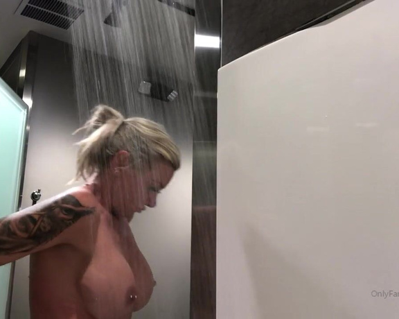 Kelly Stark aka thesoberk OnlyFans - After yoga shower selfie video please comment if you would like to see more of these