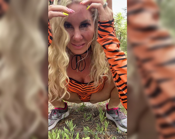 Kelly Stark aka thesoberk OnlyFans - Do you like playful tigers