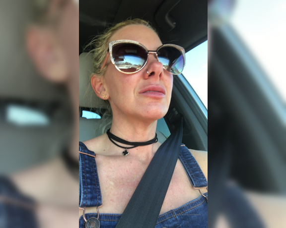 Kelly Stark aka thesoberk OnlyFans - Short clip while in traffic  my pussy looks so healthy