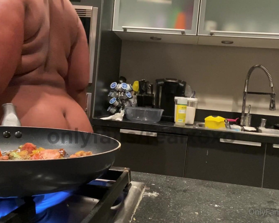 Realxoxo aka realxoxo OnlyFans - Took a break from requests to bring you London’s Cooking with a butt plug should