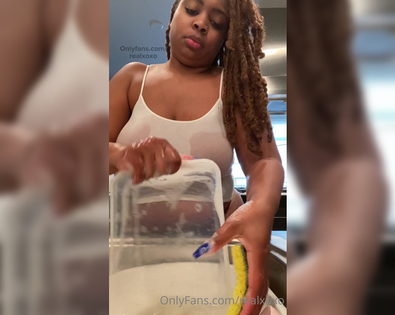 Realxoxo aka realxoxo OnlyFans - Watch me wash dishes breast edition