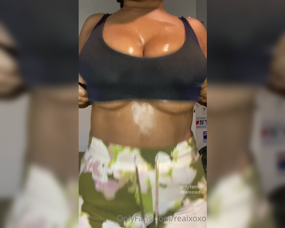 Realxoxo aka realxoxo OnlyFans - Too small sports bra request with oil