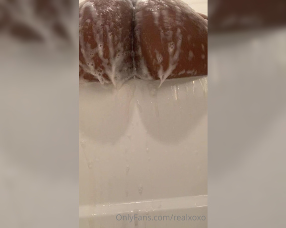 Realxoxo aka realxoxo OnlyFans - Got in the shower