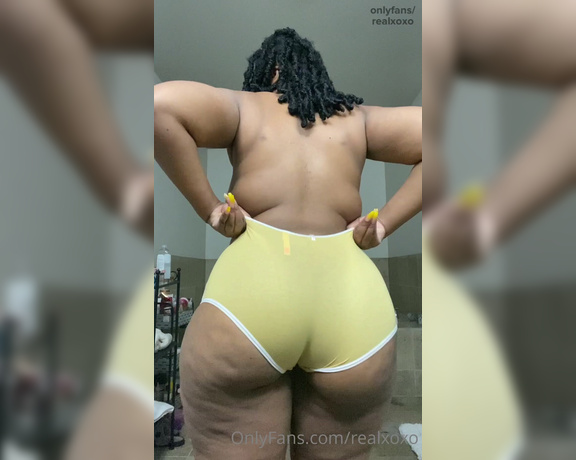 Realxoxo aka realxoxo OnlyFans - Yoga pants try on with panty lines  which had the best jiggle , request