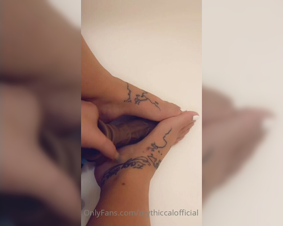 Mythiccal aka mythiccal OnlyFans - Snappy hates feet