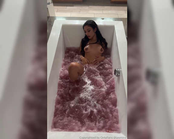 Jasminx aka jasminx OnlyFans - NEW SOLO i used a bath bomb that made the bath water a burgundy colour that