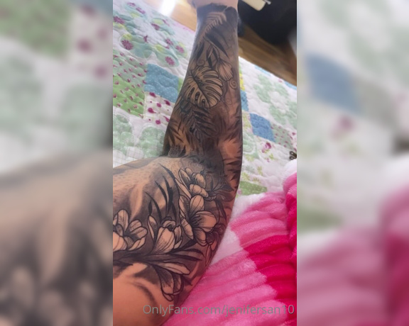 Jennifer Sanchez aka jenifersan10 OnlyFans - Son los primeros en mostrarles cmo va mi tatuaje