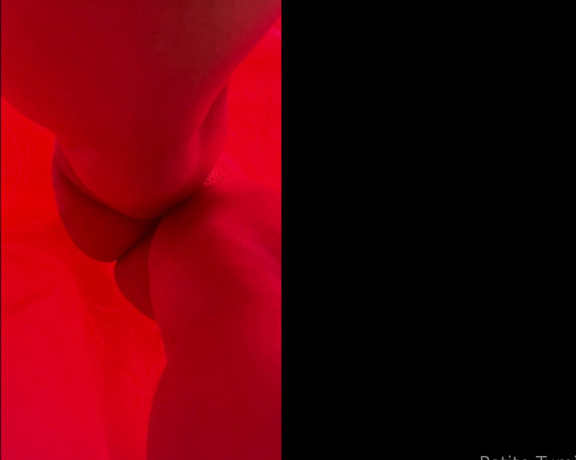 PetiteTumi aka petitetumi OnlyFans - Upskirt!