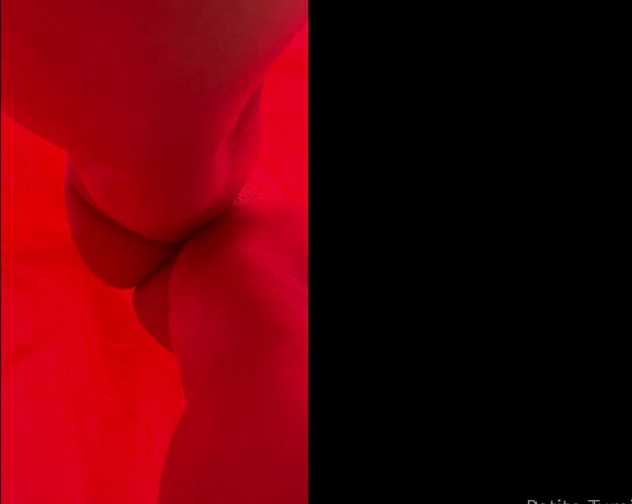 PetiteTumi aka petitetumi OnlyFans - Upskirt!